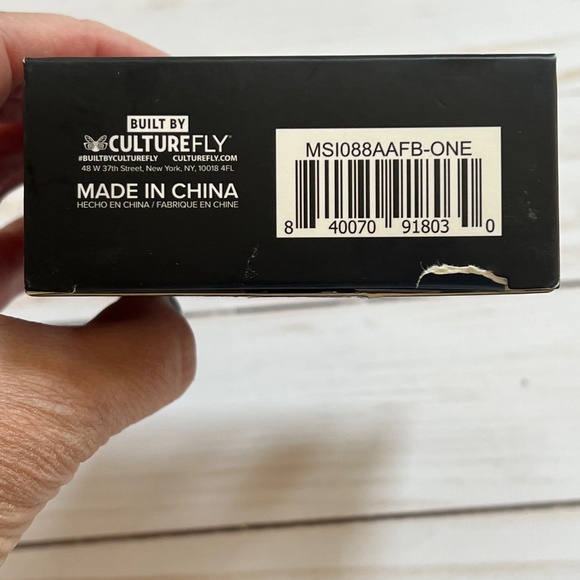 NIB CultureFly Marvel Spider-Man AirPods Case Set Gen 1 & 2 Silicone Protective - Picture 5 of 5